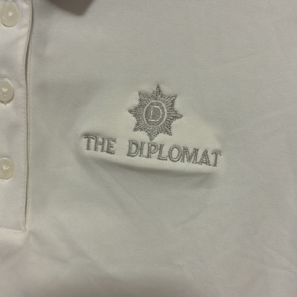 NWT The Diplomat Golf Course Under Armour Women’s White Polo Top Shirt XS - Picture 3 of 9